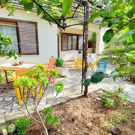 Lourantos Studios & Apartments Vathy  Exterior photo