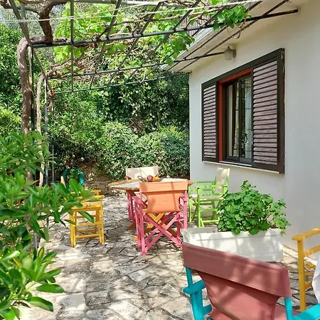 Lourantos Studios & Apartments Vathy  Exterior photo