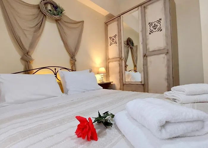 Lourantos Studios & Apartments