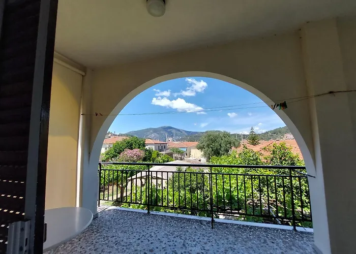 Lourantos Studios & Apartments