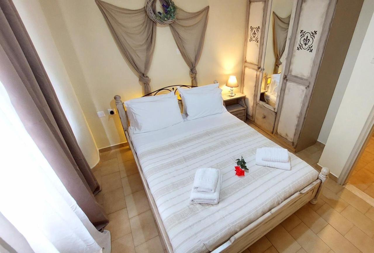 Lourantos & Apartment Vathy (Ithaca)