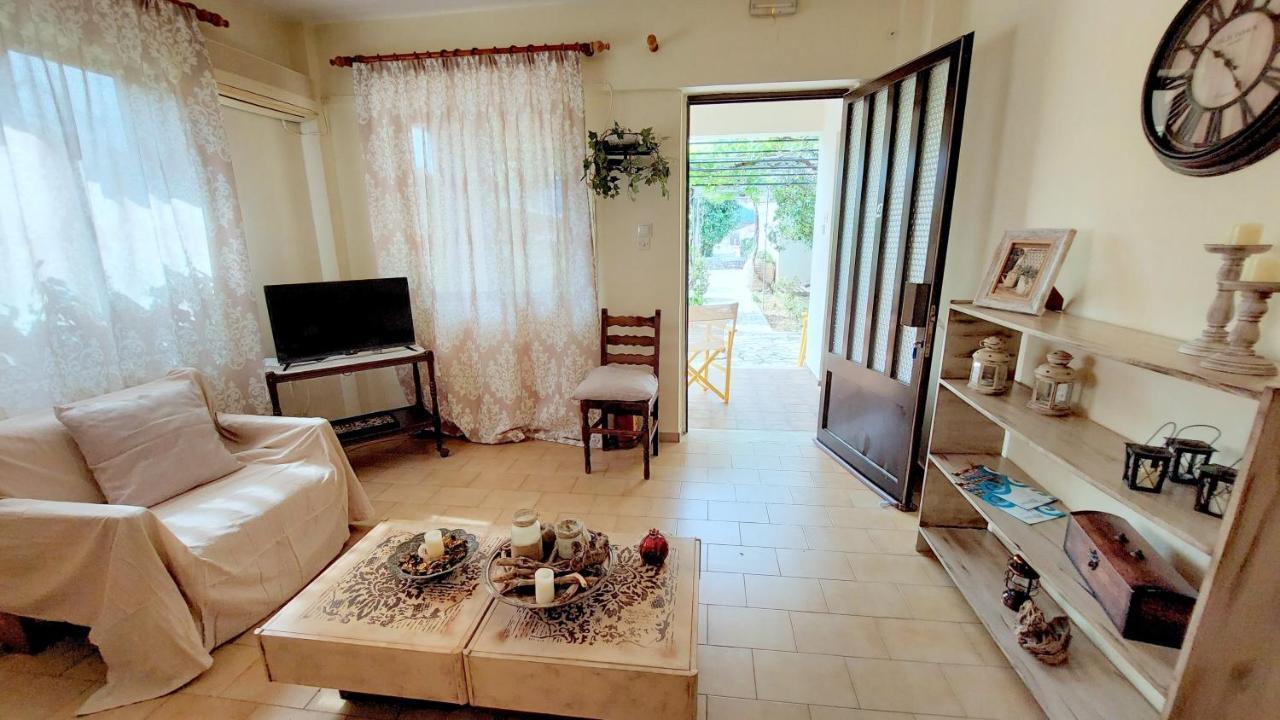 Lourantos & Apartment *