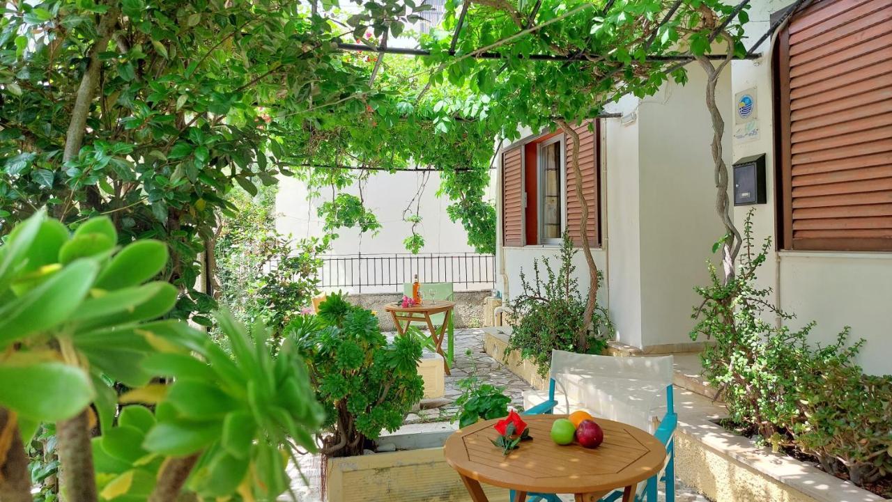 Apartment Lourantos & *