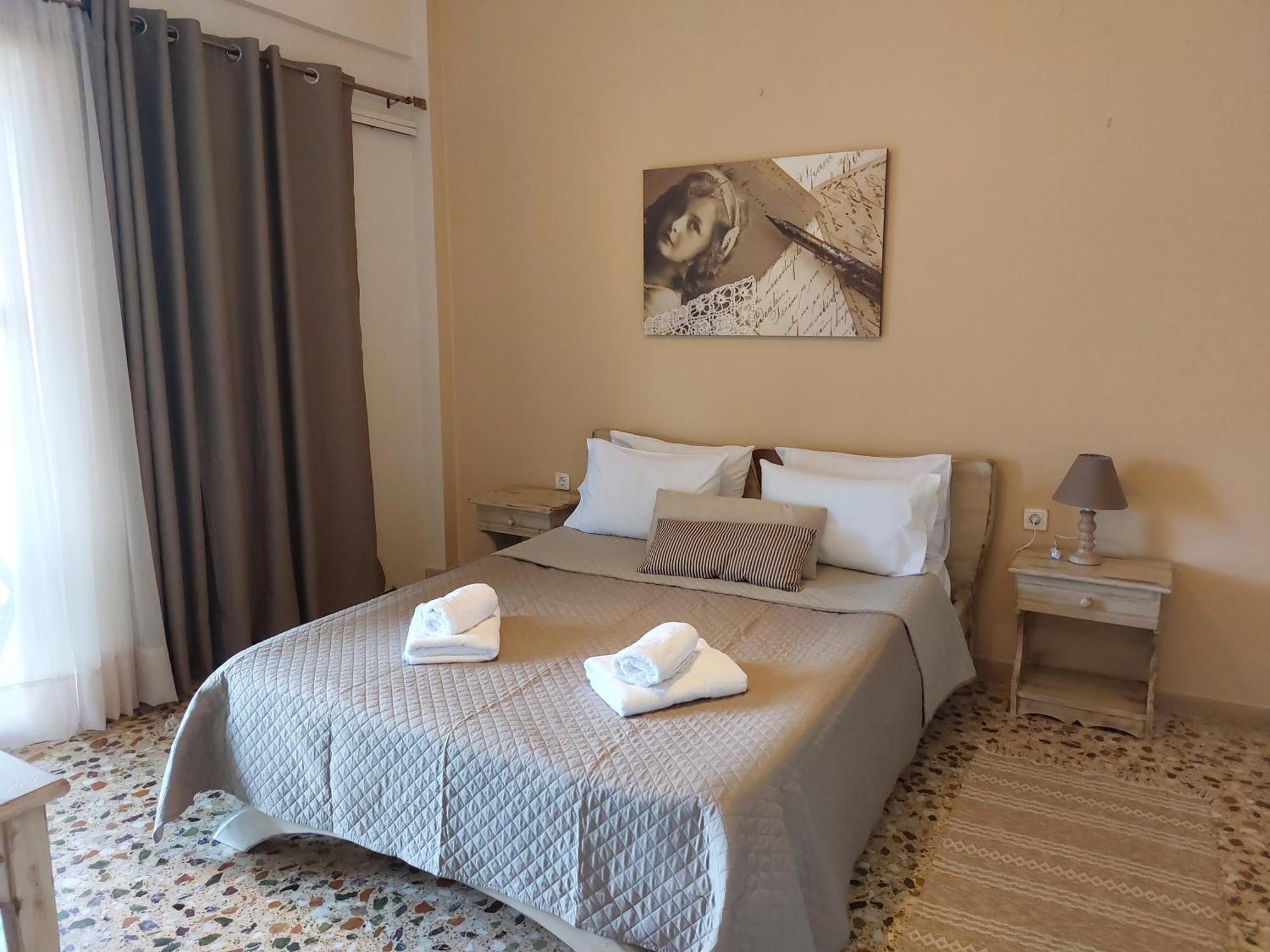 Lourantos & Apartment Vathy (Ithaca)