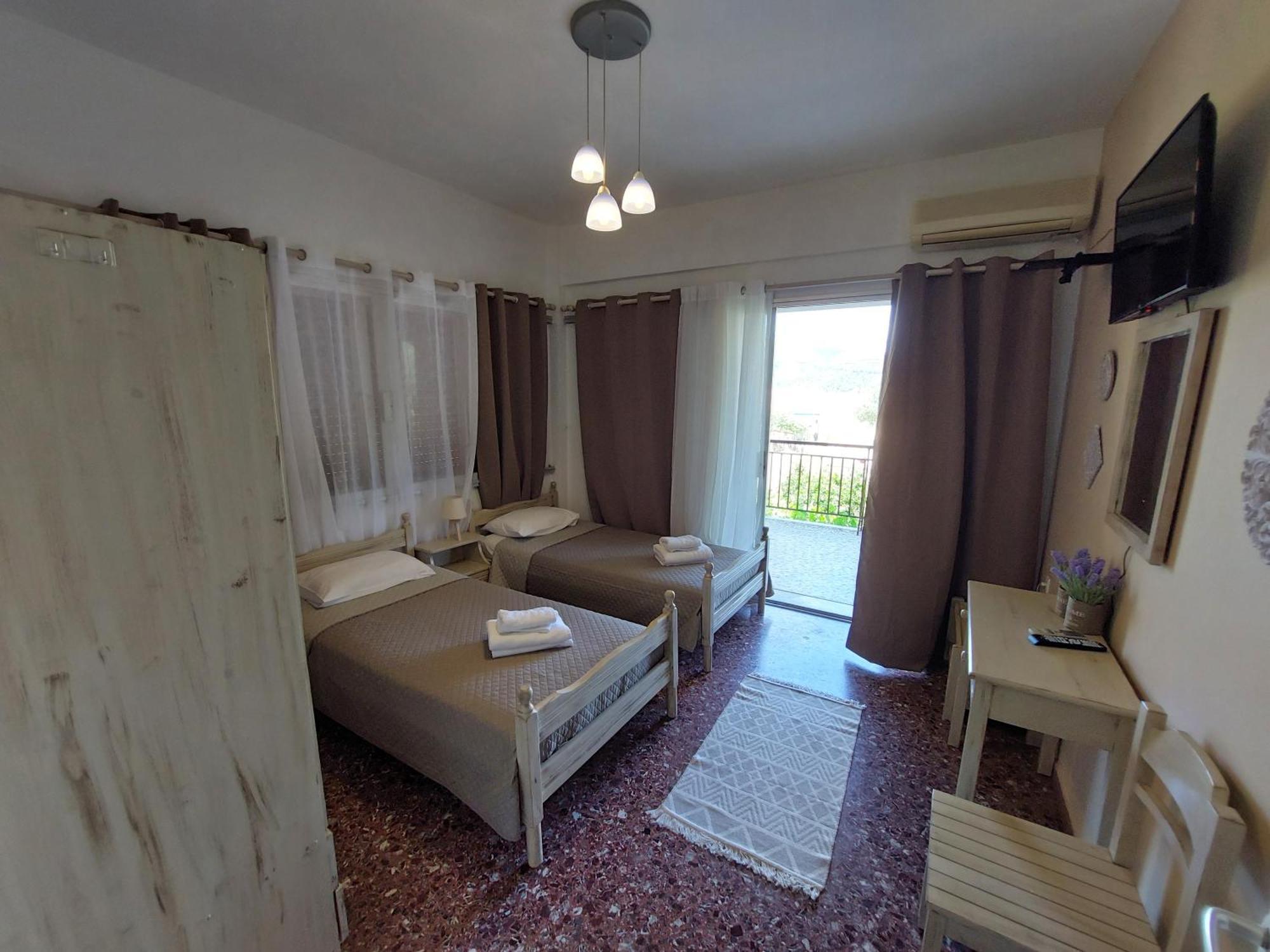 Apartment Lourantos &