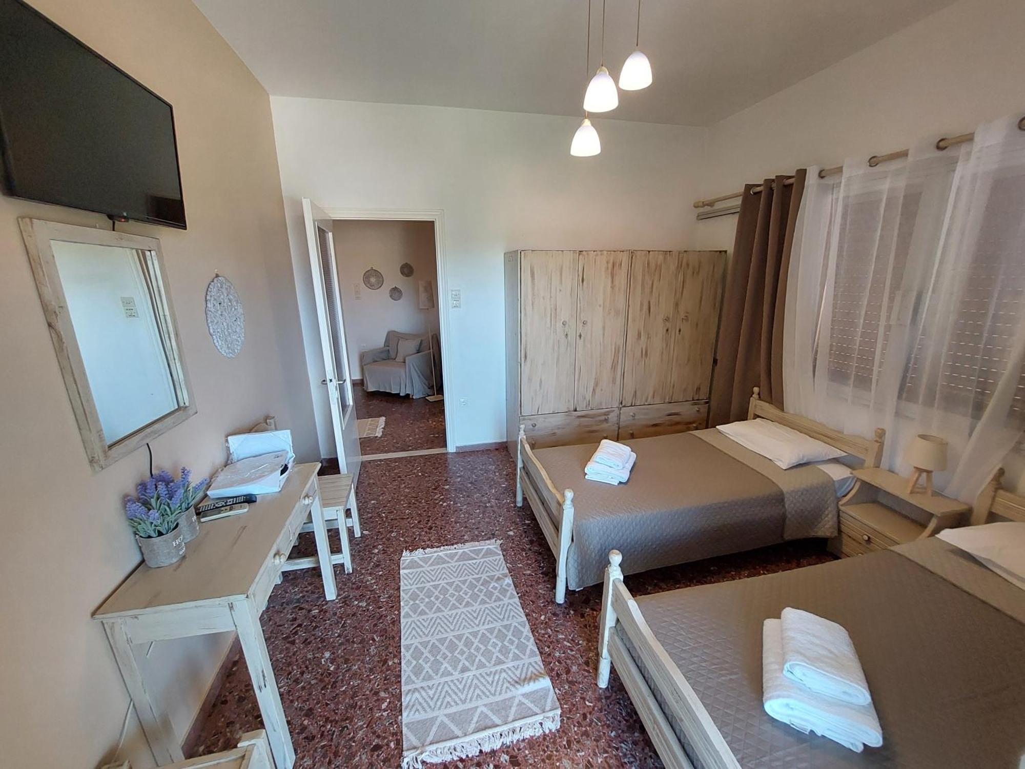 Apartment Lourantos &